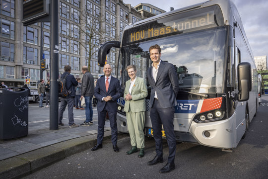 Snelle bus 44 tussen CS en Zuidplein verbindt Noord en Zuid